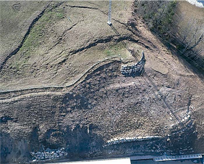 ACE. Foto parcial: se aprecian las líneas de rotura del terreno.